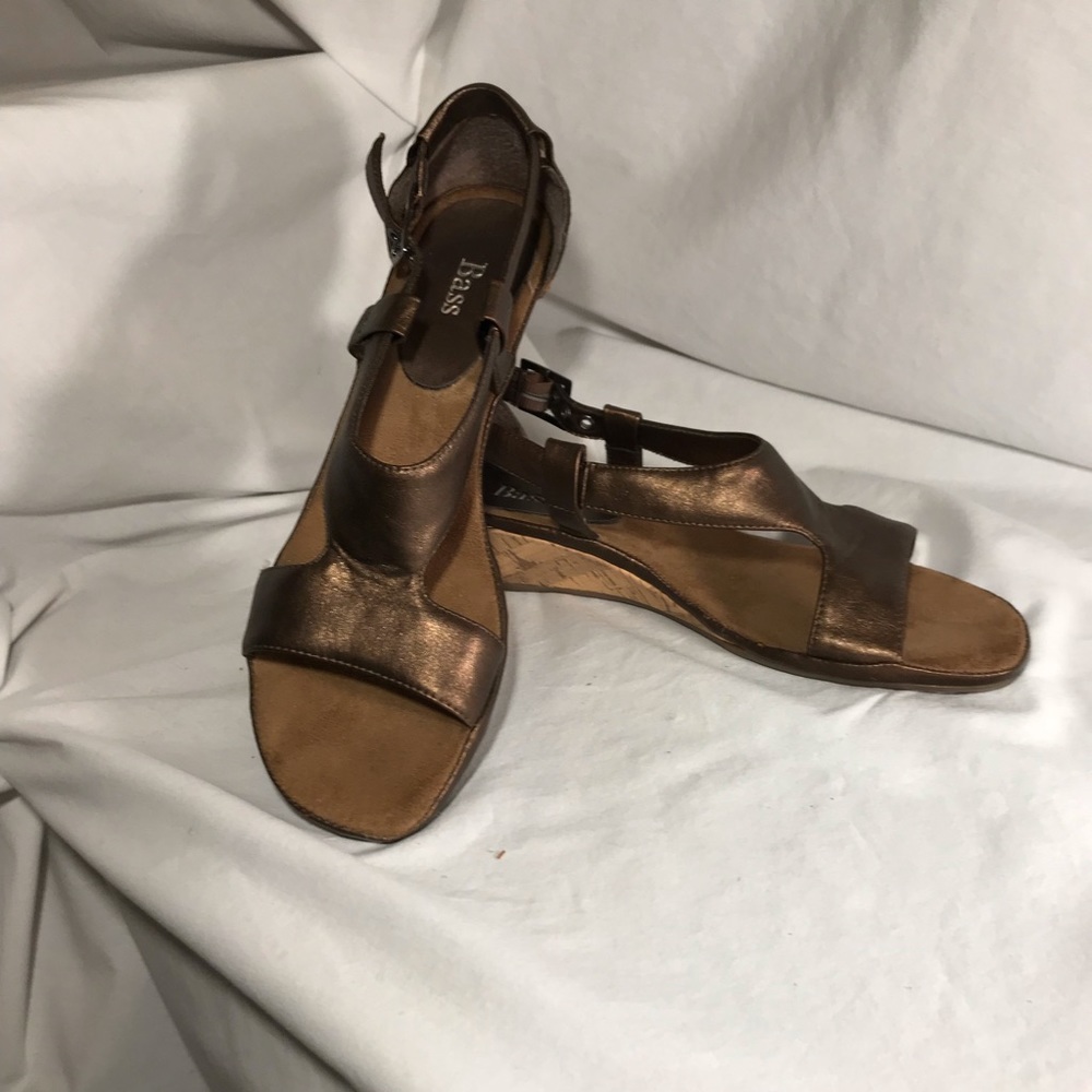 Bass Wedges EUC Size 8 Brown/Shiney